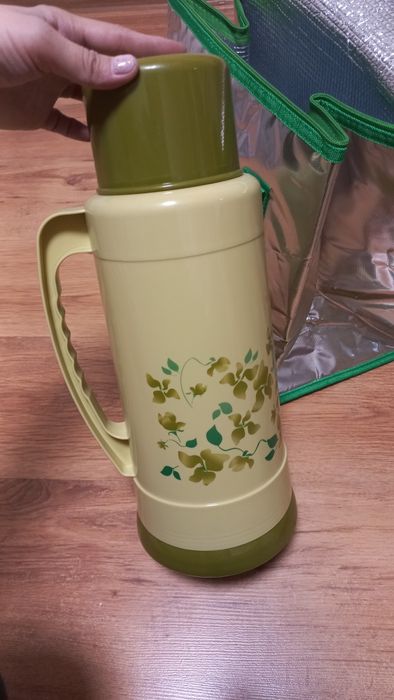 Новые термос и сумка холодильник