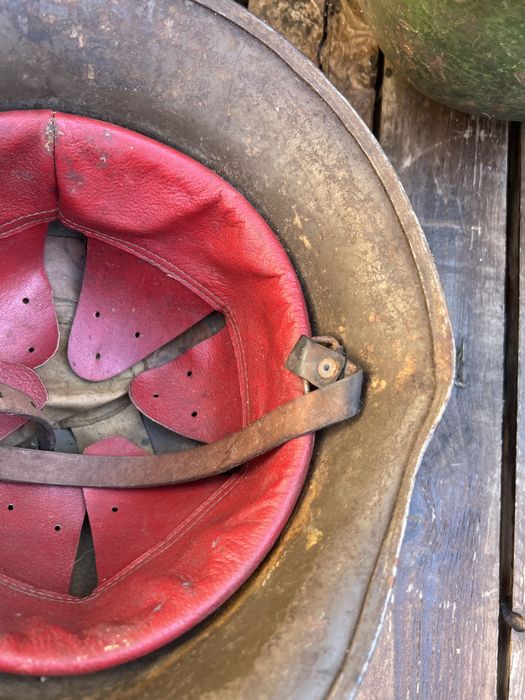 Рядка.Камуфлажна българска военна каска.