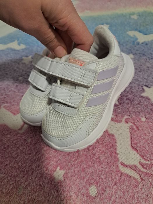 Vand adidasi si trening adidas fetite