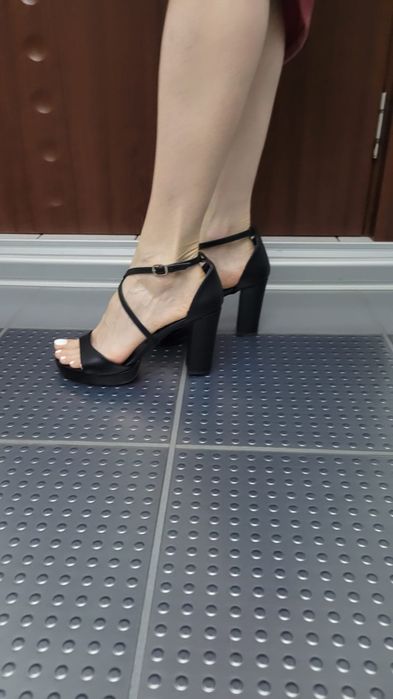 Дамски сандали на висок ток