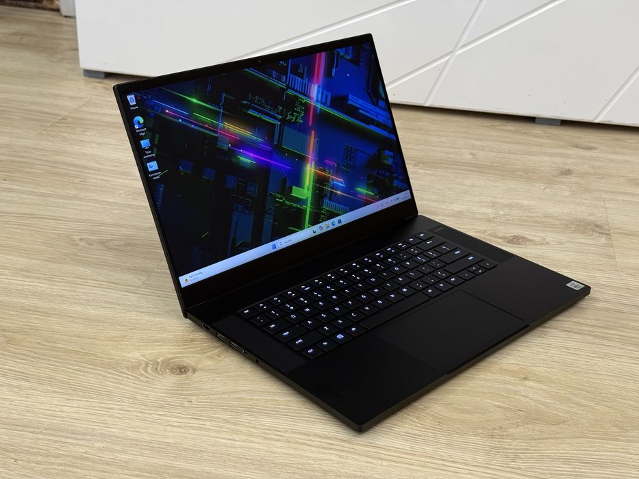 15.6’Full HD IPS 300Hz/RTX 2080 Super 8GB/I7-10875H/Razer Blade Advanced 15/32GB DDR4/1TB SSD
