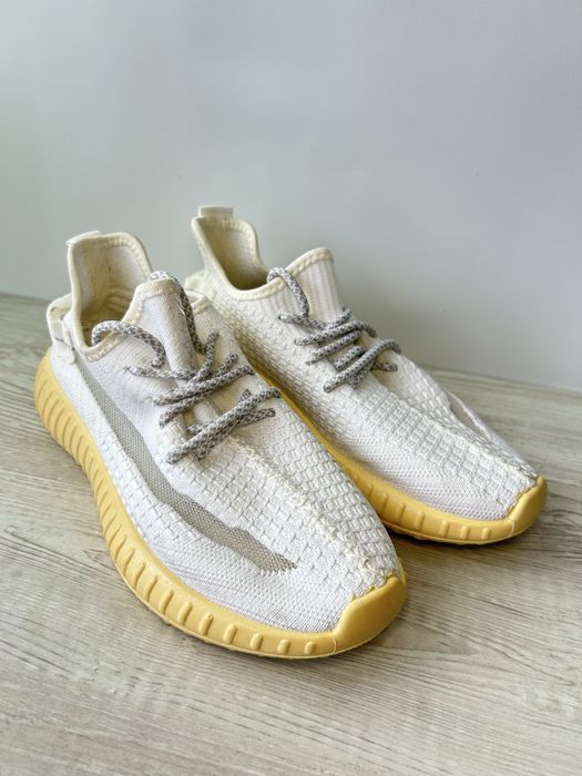 Adidași albi tip Yeezy – mărime 38