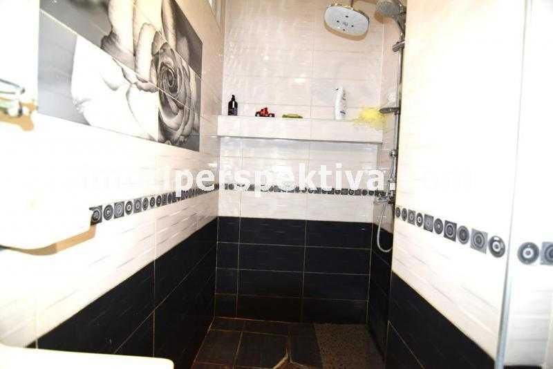 Продава се Тристаен апартамент в Пловдив, Христо Смирненски - 180 кв.м за 453 €/кв.м - Снимка #8