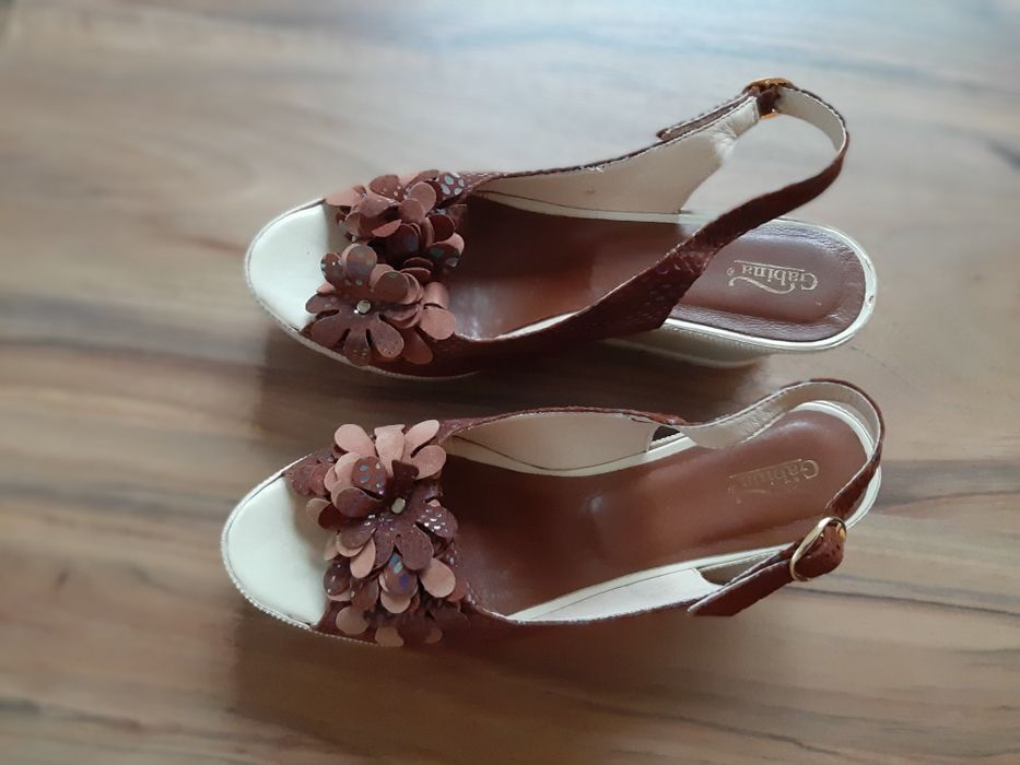 Чисто нови кафяви сандали естествена кожа-37 номер