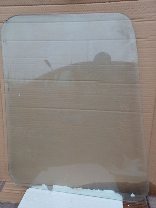 Geam usa tractor U650