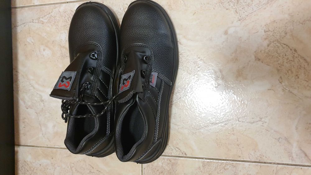 Продавам мъжки работни защитни обувки Вюрт