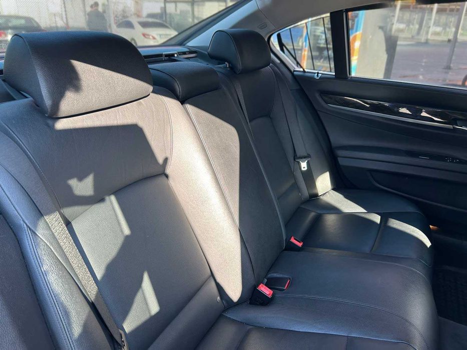 Продавам BMW BMW 740i 2012