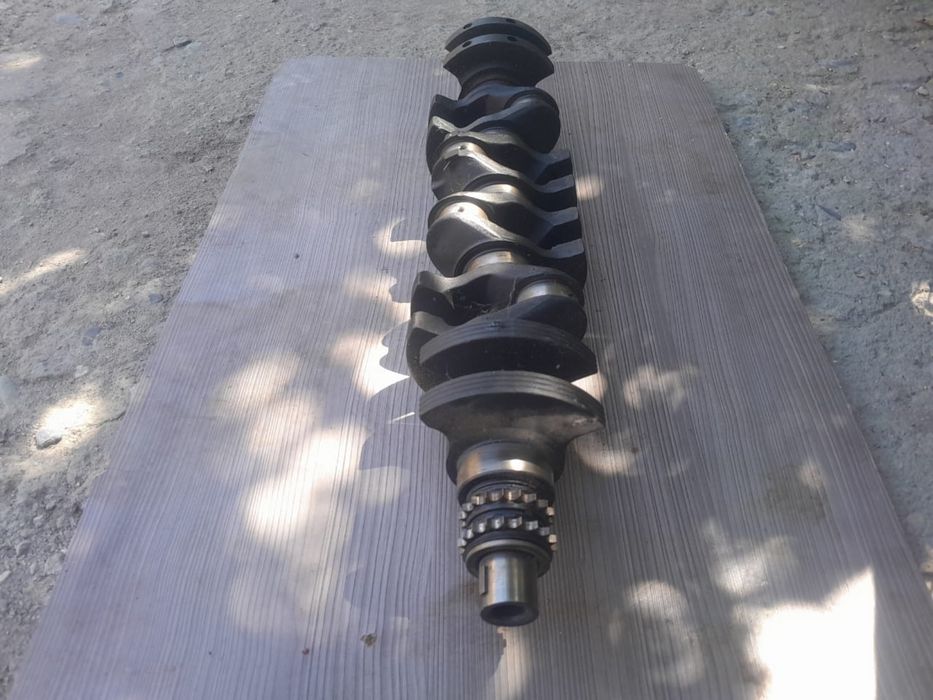 Продам каленвал на BMW м50б25