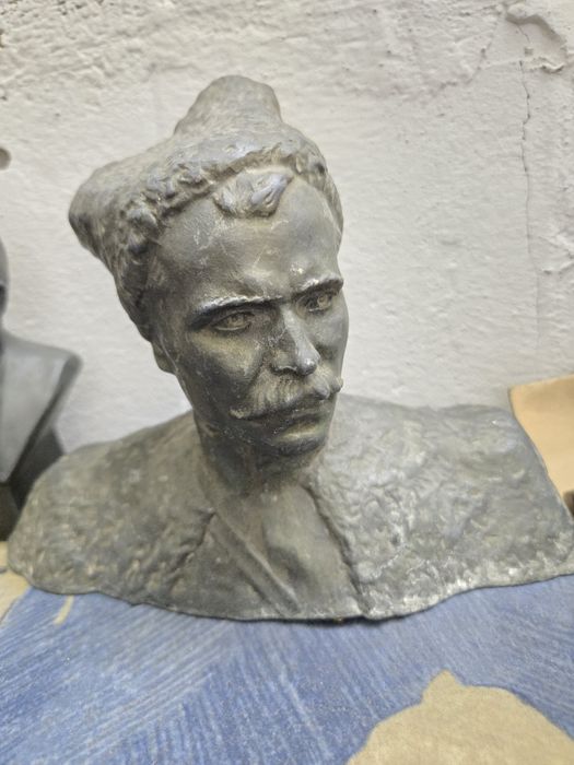 Статуэтки  разные