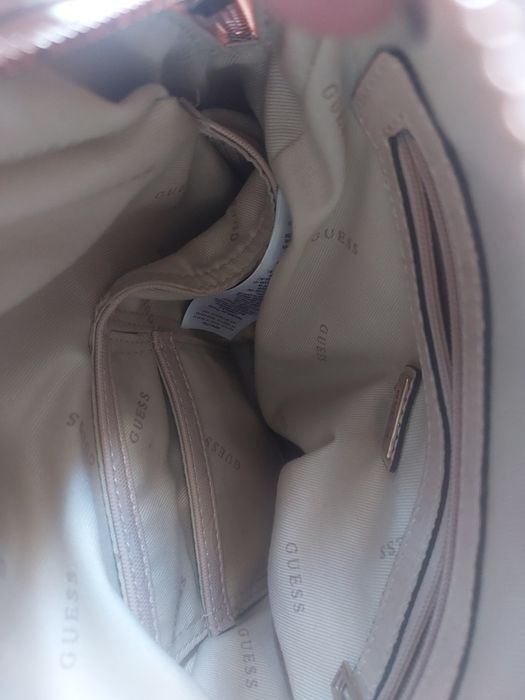 Оригинална раничка Guess