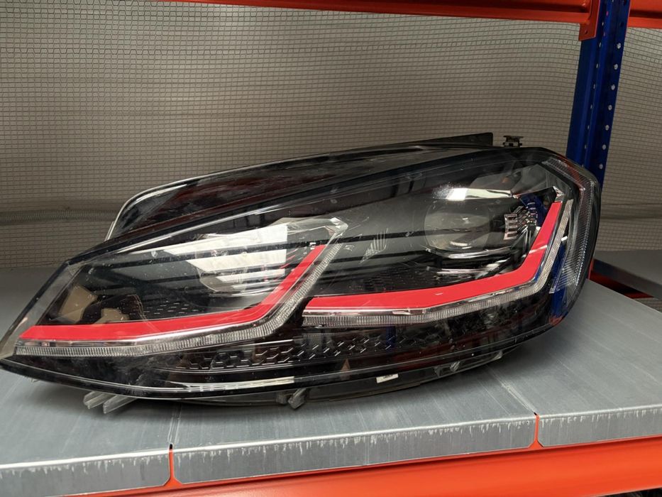 VW Golf 7 GTI десен фар