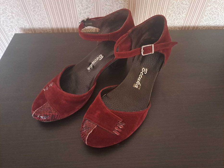 Нови Обувки номер 36