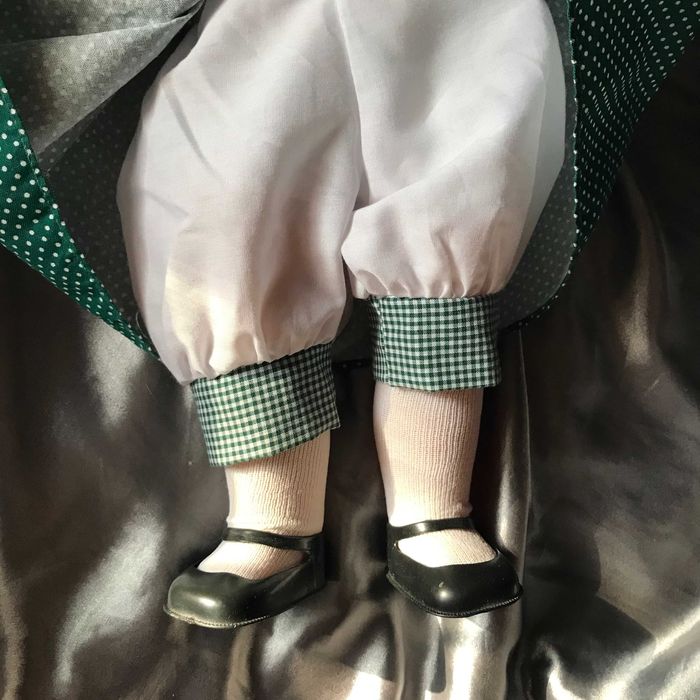 Старинная Кукла        .