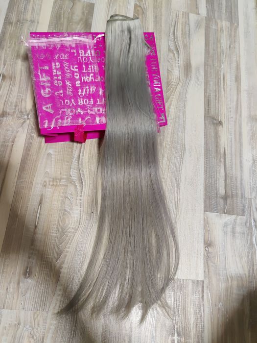 Естествена сивкаво руса коса, супер двойна плътност.