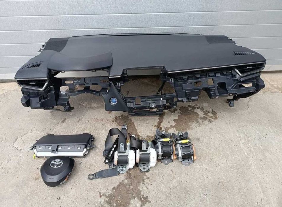 Арматурно табло колани airbag Toyota Corolla E21 original