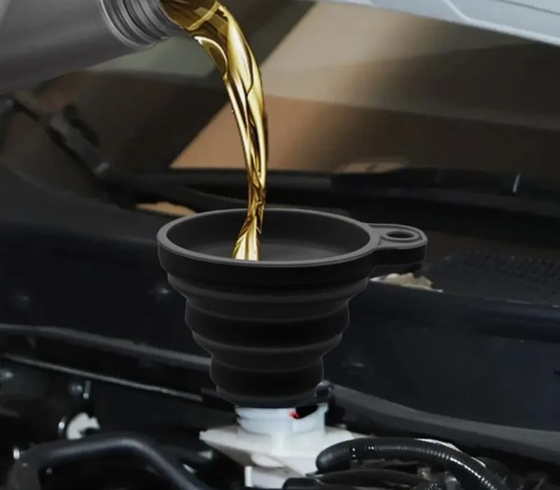 Силиконова, разтягаща се фуния, цвят черен