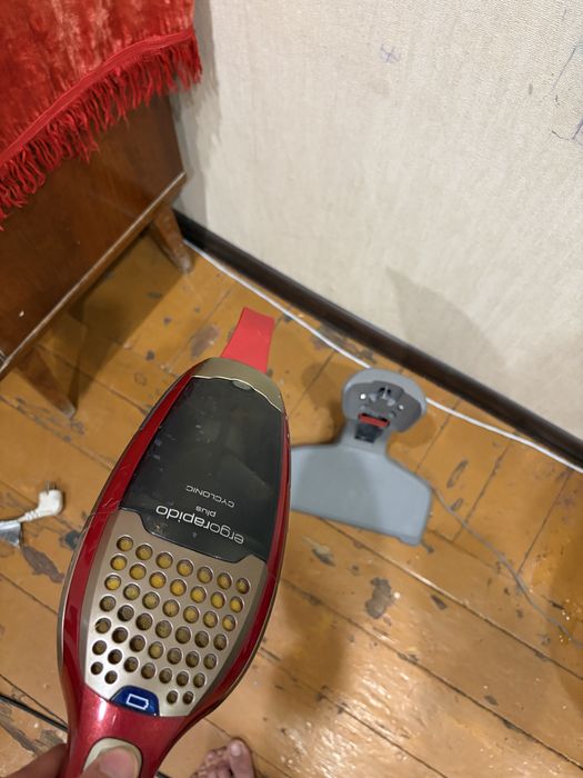 Продам беспроводной пылесос electrolux