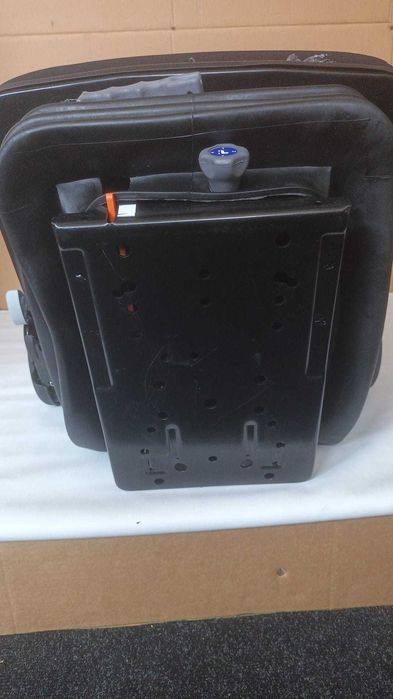 Scaun tractor cu suspensie mecanica din material textil