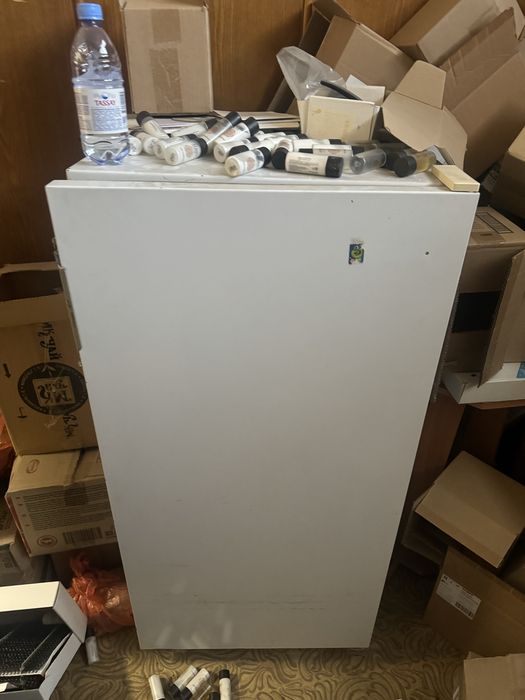 Холодилник      .