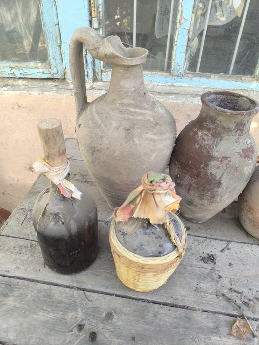 Продам старинные глиняные кувшины