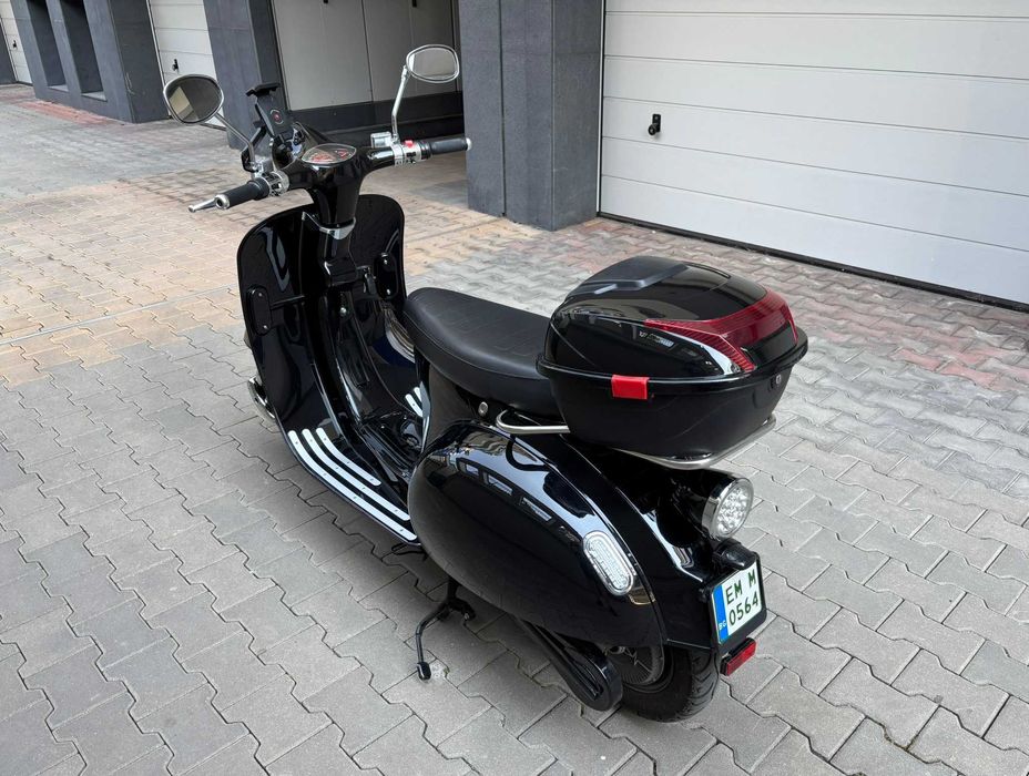 MOTORETTA Plus 2000W с куфар • 2 батерии • Гаражна, на 4000 км