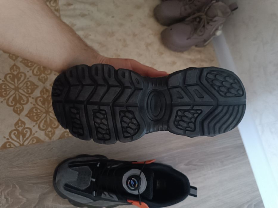 Продам кросовки новые