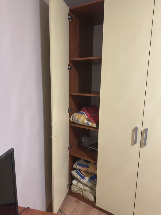 Спалня и гардероб подарък диван