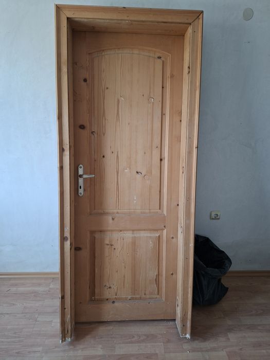 Продавам дървени врати