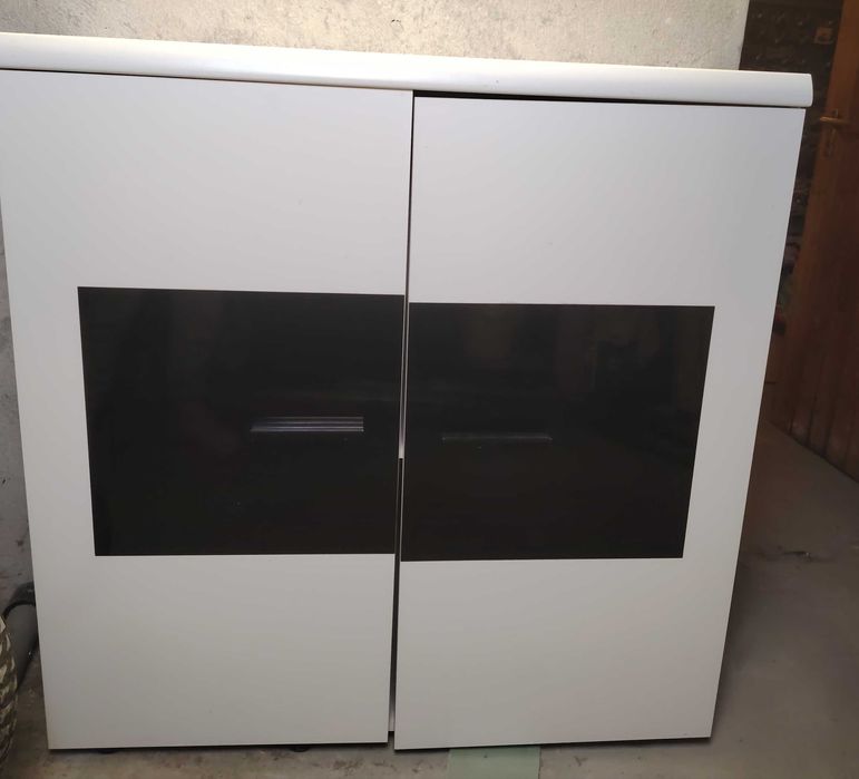 Секция 4 части Еником черно гланц и бяло