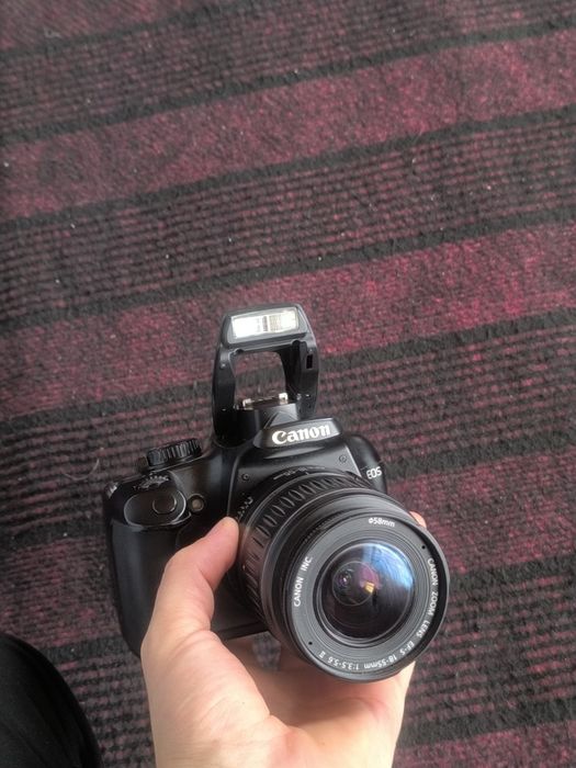 Canon Eos.  1000D