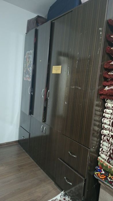 Kiyim javoni yahshi holatda