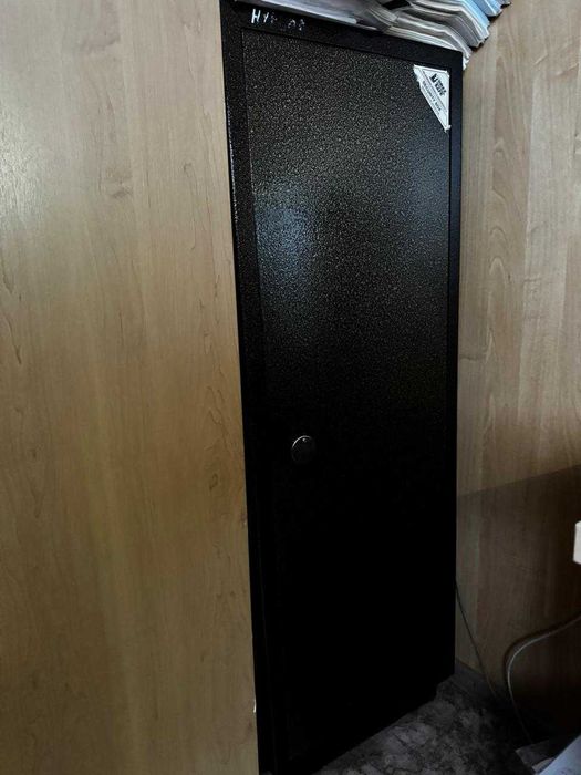 Сейф металлический