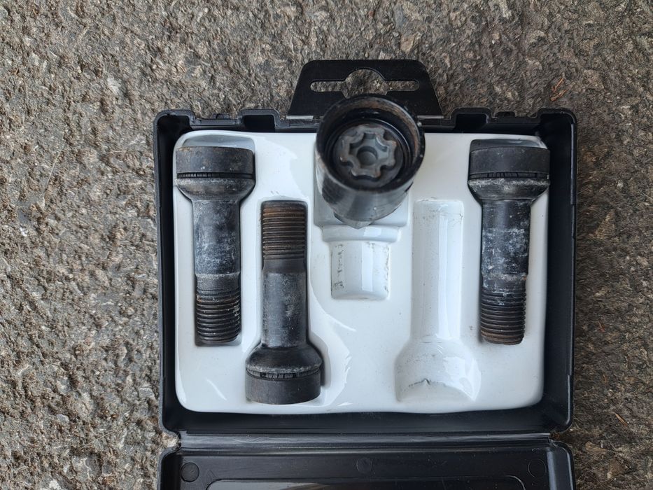 Секретни болтове за Мерцедес ML GL E C S CLS GLE GLS G class