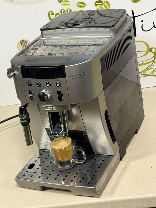 Кафемашина кафе автомат delonghi magnifica smart с гаранция