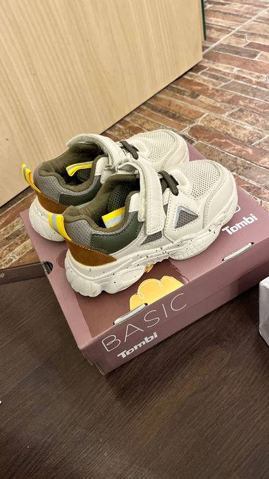 Кроссовки 26-27размеры