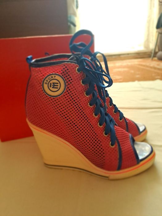 Продам босоножки-кеды 38 размера