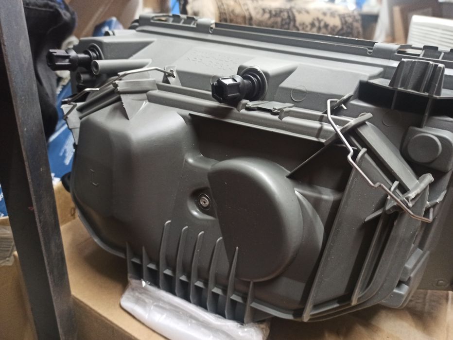 Продам Фары передний Мерседес W124