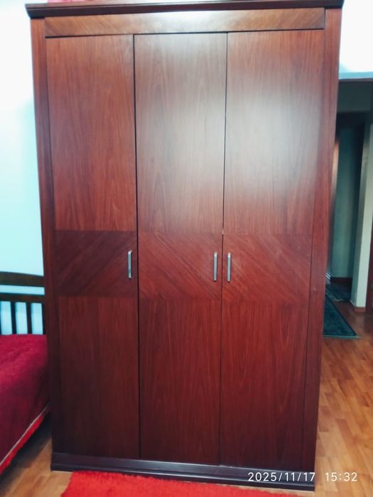 Срочно продам шкаф.