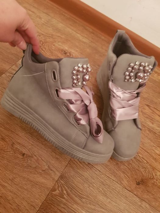 Продам новый обувь 2000т