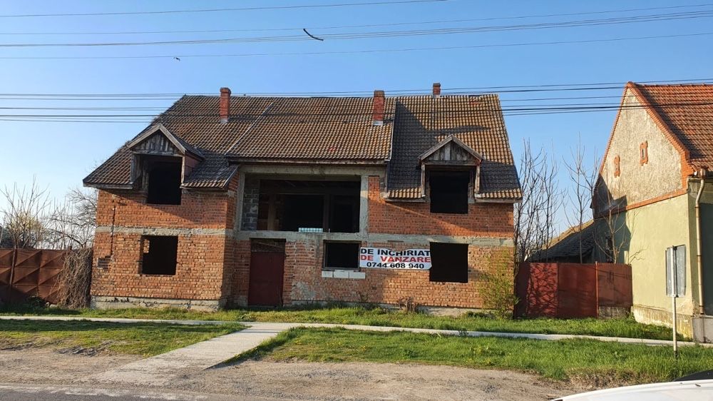 Casa pe principala cu demisol, parter si etaj,la rosu de vanzare