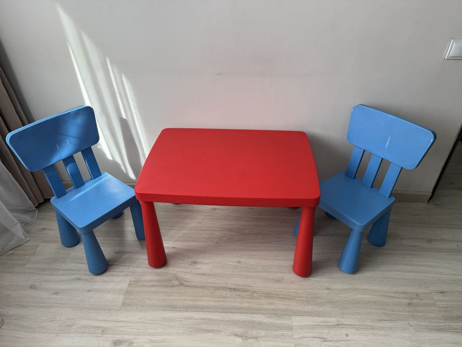 Детский стол и 2 стульчика IKEA