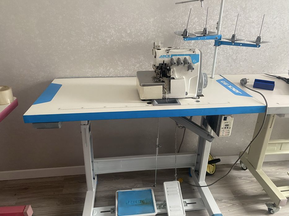 Швейные машины, оверлок