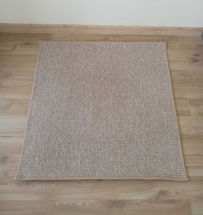 Мини килимче в бежов цвят