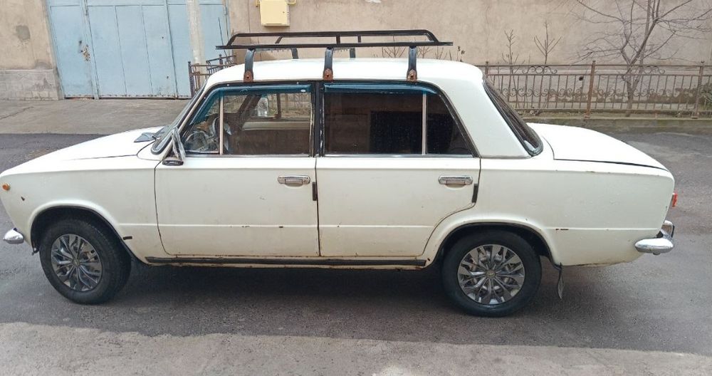 Jiguli  sotiladi srochma