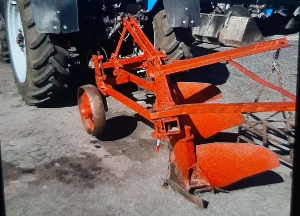 Продам трёх корпусный плуг