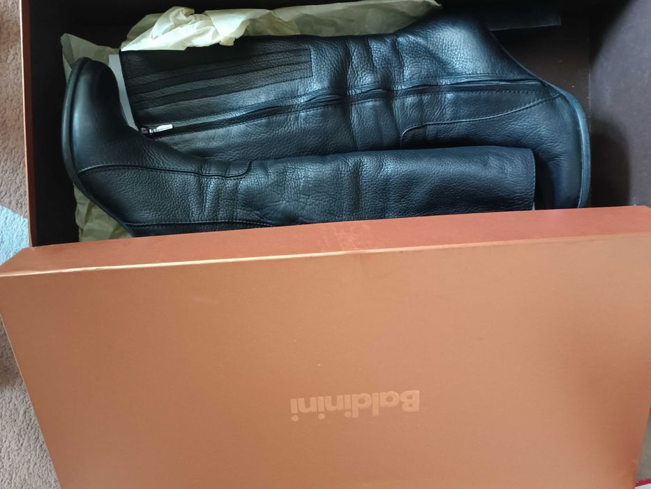 Продам сапоги женсн размер 36