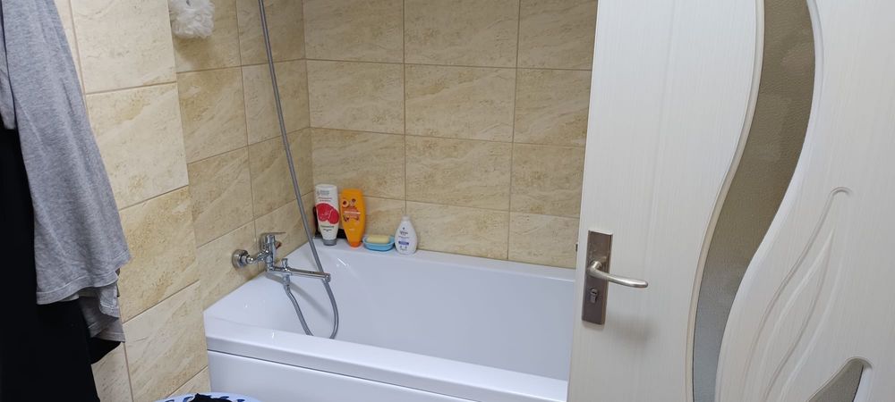 Vand apartament nou