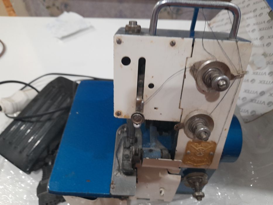 Продам  3х ниточный оверлок