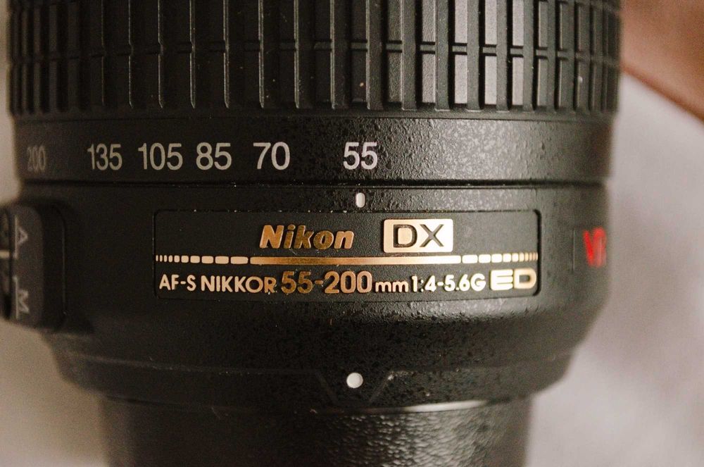 Pachet foto complet Nikon D5100 + Nikon D3000 + obiective (18-55mm și 55-200mm)