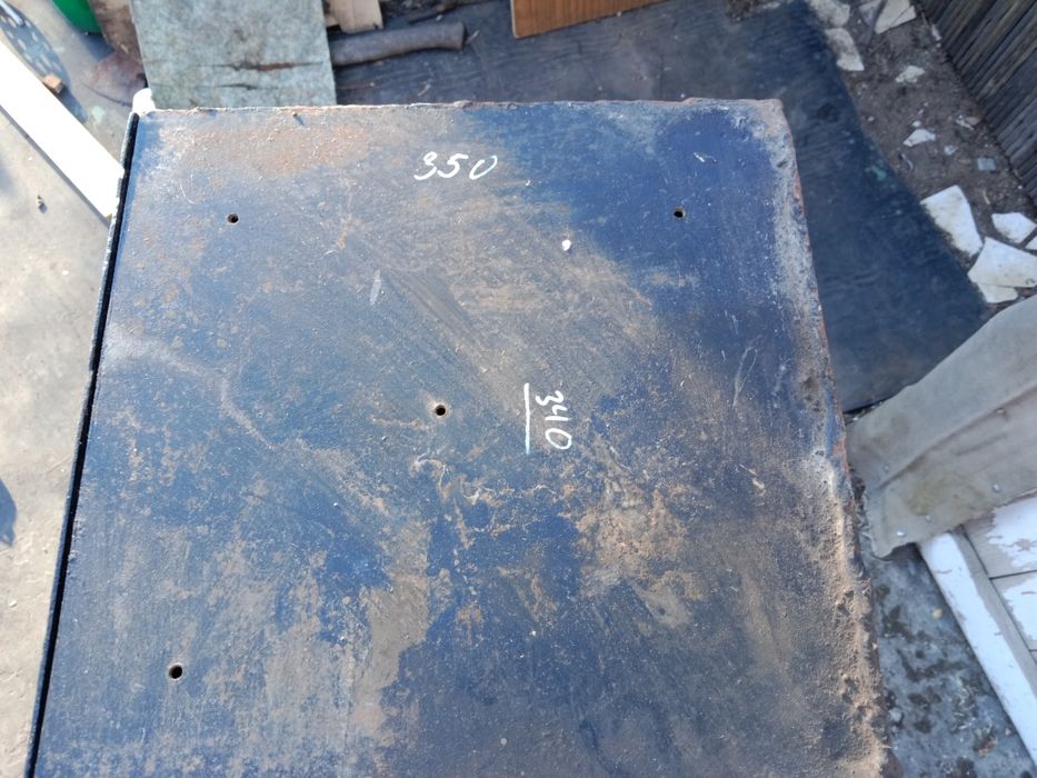 Продам сейф б/у с полкоми .